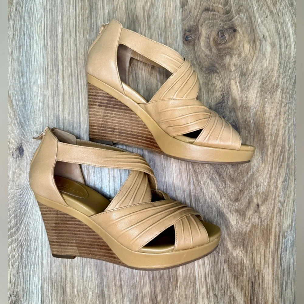 Cole Haan Women’s 8.5 M Tan Brown Leather Platform Wood Wedge Heel Sandals - EUC